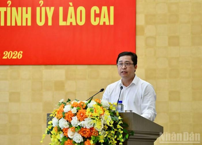  Bí thư Tỉnh ủy Lào Cai Dương Quốc Huy phát biểu ý kiến tại cuộc làm việc. (Ảnh: Thanh Giang) 