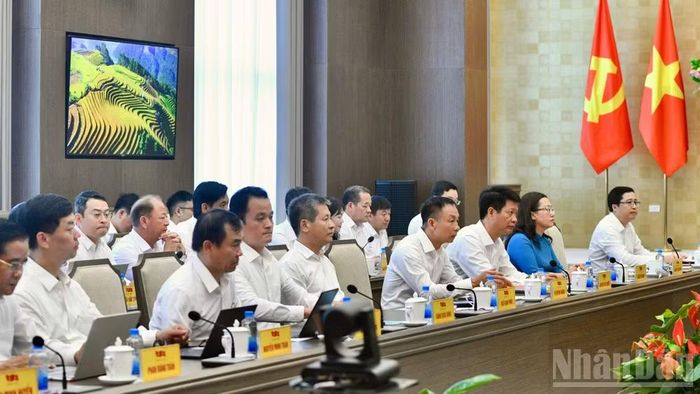  Ban Thường vụ Tỉnh ủy Lào Cai tham dự cuộc làm việc. (Ảnh: Thanh Giang) 