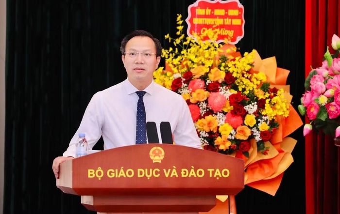 Thứ trưởng Đoàn Trung Kiên phát biểu nhận nhiệm vụ.