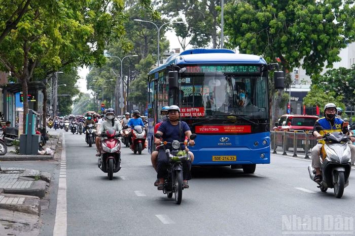 Theo phản ánh của người dân sống gần khu vực, tình trạng ùn tắc tại nút giao này đã kéo dài nhiều năm và thường xuyên trở nên nghiêm trọng vào giờ cao điểm .