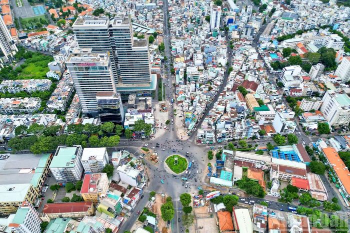 Ngoài 3 cầu vượt ở khu vực trung tâm, Thành phố Hồ Chí Minh còn nghiên cứu xây dựng cầu vượt thép tại nút giao Cách mạng Tháng Tám-Huỳnh Văn Cù, phường Bình Dương dài khoảng 300m,