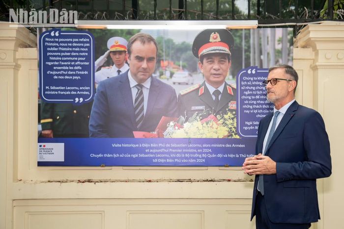 Hình ảnh Bộ trưởng Quân đội Pháp, nay là Thủ tướng Pháp Sébastien Lecornu, tại Điện Biên Phủ nhân kỷ niệm 70 năm chiến thắng, thể hiện tinh thần khép lại quá khứ để cùng hướng tới hòa bình.