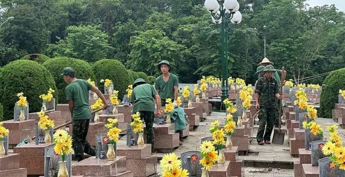 Dưới cái nắng như thiêu, nhưng các chiến sĩ Bộ Chỉ huy quân sự tỉnh Điện Biên vẫn miệt mài làm việc với mong sớm hoàn thành tìm kiếm mẫu hài cốt trong Chiến dịch 500 ngày đêm cùng cả nước tri ân...