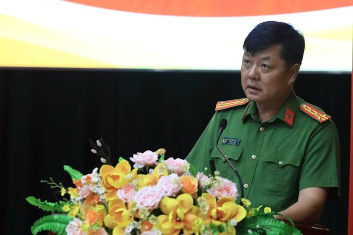 Đại tá Nguyễn Đình Dương, Phó Giám đốc Công an Thành phố Hồ Chí Minh phát biểu tại hội nghị. (Ảnh: TRỌNG ANH)