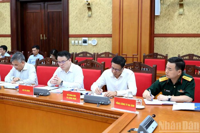 Các đại biểu dự cuộc làm việc.