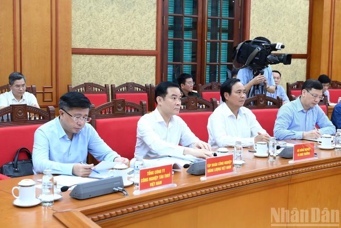 Các đại biểu dự cuộc làm việc.