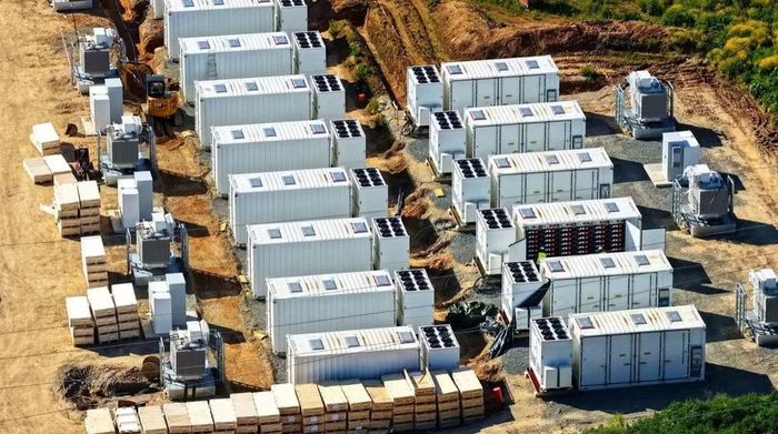 Lộ trình "xanh hóa" hệ thống điện quốc gia giai đoạn 2026-2030 đòi hỏi ngành công thương phải làm chủ các công nghệ hạ tầng then chốt, đặc biệt là hệ thống tích trữ năng lượng (BESS) và năng lượng tái tạo ngoài khơi để hiện thực hóa cam kết Net Zero.