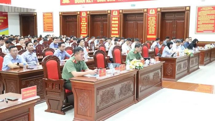 Các đại biểu dự lễ bế mạc diễn tập.