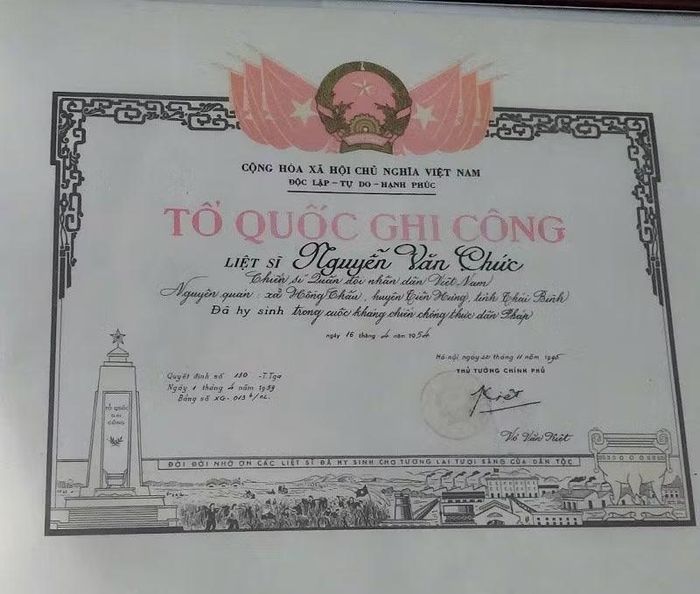 Bằng Tổ quốc ghi công liệt sĩ Nguyễn Văn Chức hy sinh trong Chiến dịch Điện Biên Phủ nhưng gia đình chưa tìm được phần mộ, hài cốt...