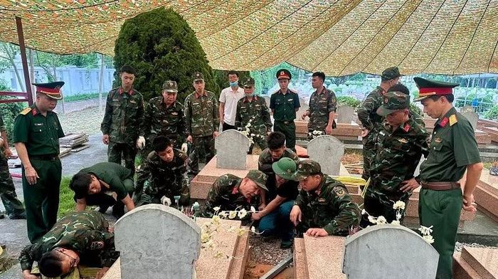 Cán bộ, chiến sĩ Bộ Chỉ huy quân sự tỉnh Điện Biên đang nỗ lực từng ngày đẩy nhanh tiến độ khai quật, tìm mẫu hài cốt liệt sĩ để xác định danh tính.