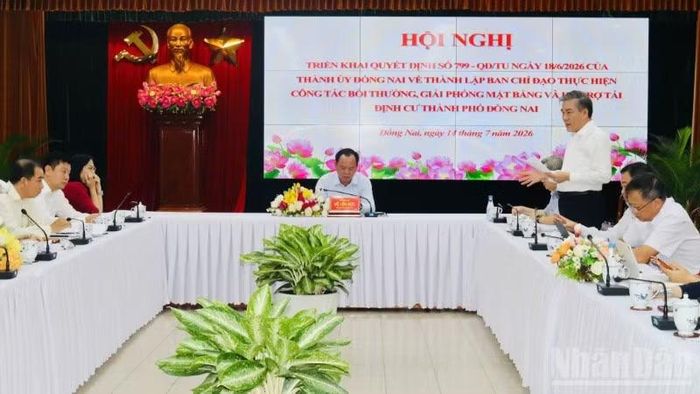 Trưởng Ban Tuyên giáo và Dân vận Thành ủy Đồng Nai Dương Minh Dũng, thành viên Ban Chỉ đạo phát biểu tại hội nghị.