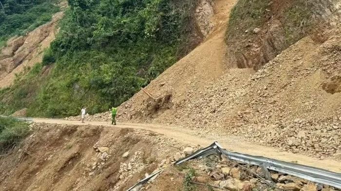 Điểm sạt lở tại Km3+530 thuộc công trình đường 433 đi thôn Mường Tuổng, xã Đức Nhàn, tỉnh Phú Thọ.