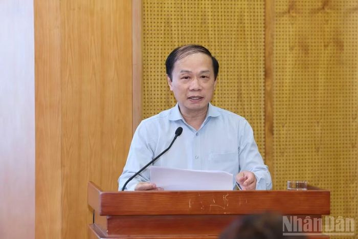Đồng chí Phạm Tất Thắng, Ủy viên Trung ương Đảng, Bí thư Đảng ủy Cơ quan, Phó Trưởng ban Thường trực Ban Tuyên giáo và Dân vận Trung ương. phát biểu tại hội nghị.