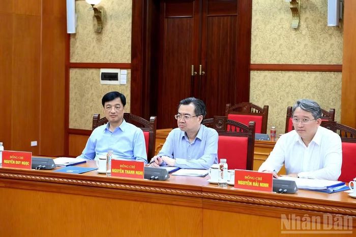 Các đồng chí lãnh đạo tham dự cuộc làm việc. (Ảnh: ĐĂNG KHOA)