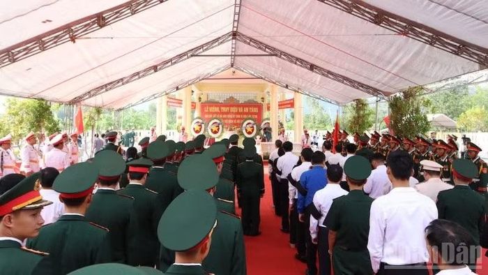 Quang cảnh Lễ truy điệu.