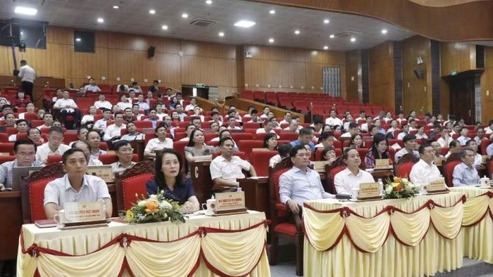 Các đại biểu dự hội nghị.