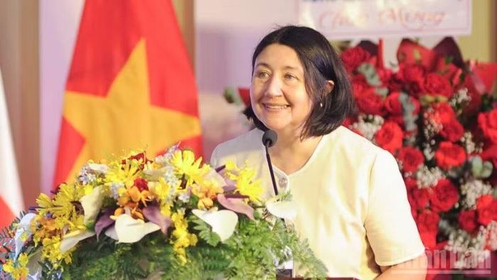 Đại sứ Đặc mệnh toàn quyền Cộng hòa Chile tại Việt Nam Nasly Bernal Prado phát biểu tại lễ kỷ niệm.