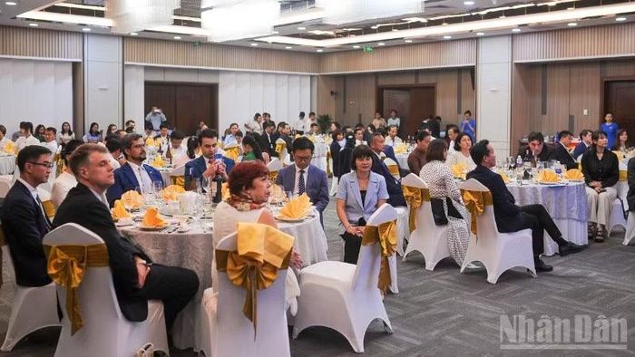 Quang cảnh lễ kỷ niệm và tiệc chiêu đãi.