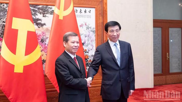 Đồng chí Lê Minh Trí và đồng chí Vương Hộ Ninh.