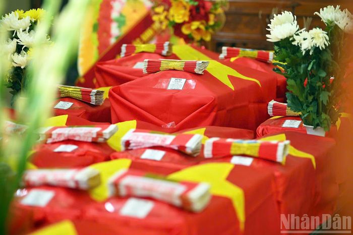 Đồng chí Nguyễn Kim Quy cho biết, đồng hành cùng Chiến dịch "500 ngày đêm đẩy mạnh tìm kiếm, quy tập và xác định danh tính hài cốt liệt sĩ", các cấp bộ Đoàn, Hội trên cả nước đang tích cực triển khai nhiều hoạt động tuyên truyền, giáo dục truyền thống. Trong đó, đáng chú ý có Cuộc vận động "Câu chuyện thời hoa lửa".