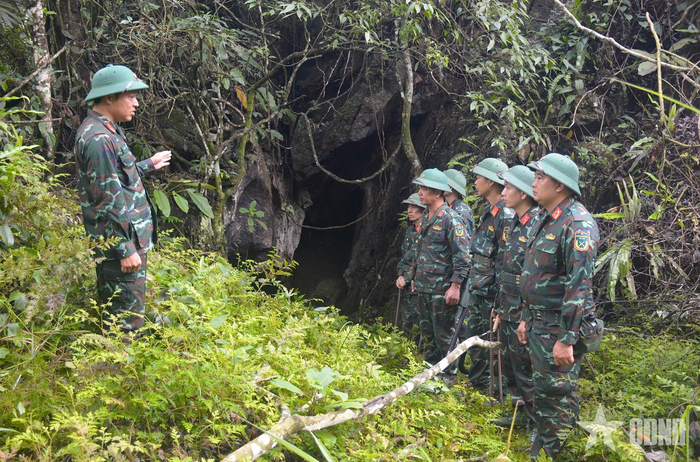 Đội Tìm kiếm, quy tập hài cốt liệt sĩ tỉnh Tuyên Quang trước khi thực hiện nhiệm vụ tại hang Hòn. 