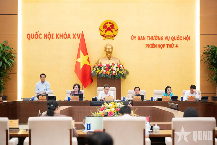 Phó chủ tịch Quốc hội Nguyễn Doãn Anh điều hành nội dung thảo luận.