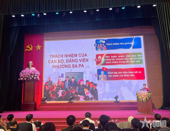 Thí sinh trình bày phần thi. Ảnh: TRUNG KIÊN