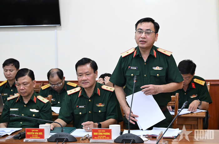  Các đại biểu phát biểu ý kiến.