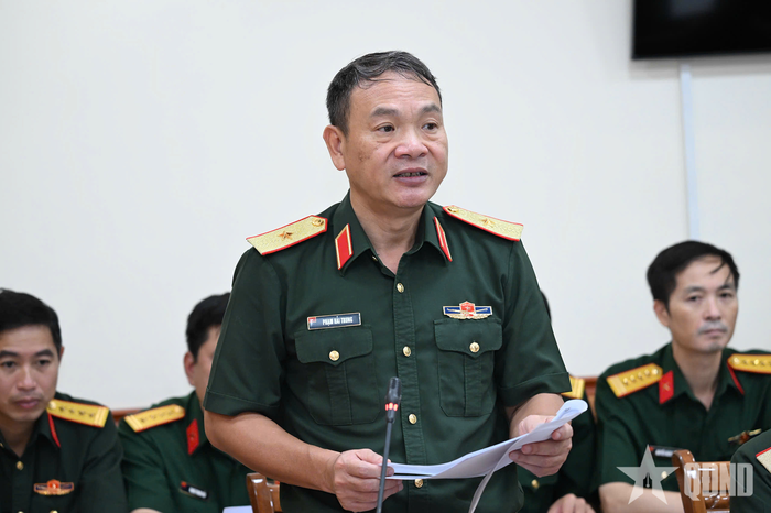  Thiếu tướng Phạm Hải Trung, Tư lệnh Bộ tư lệnh Lăng Chủ tịch Hồ Chí Minh báo cáo kết quả thực hiện nhiệm vụ 6 tháng đầu năm 2026 của đơn vị.