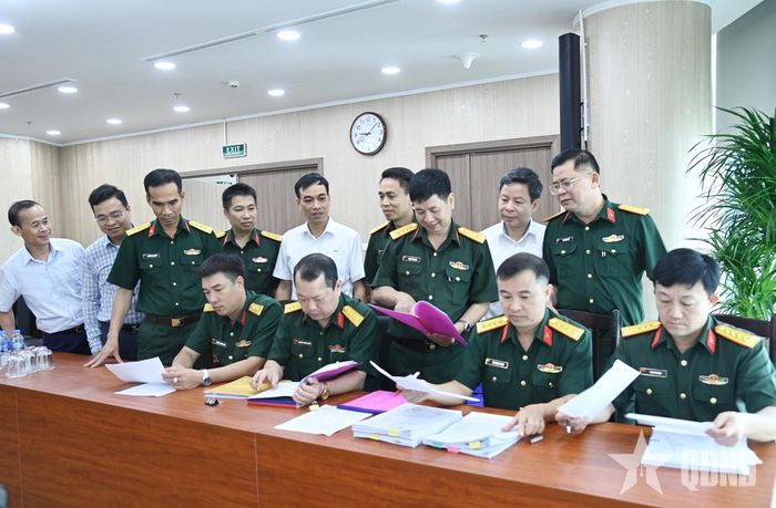 Đoàn công tác kiểm tra hệ thống văn kiện công tác quốc phòng, quân sự tại Ban chỉ huy Quân sự TKV.