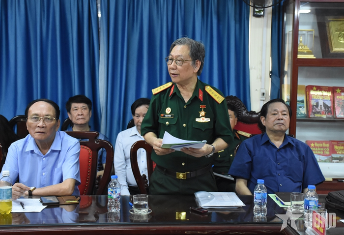 Đại diện Hội hỗ trợ gia đình liệt sĩ Việt Nam trình bày báo cáo kết quả hoạt động 6 tháng đầu năm của Hội.