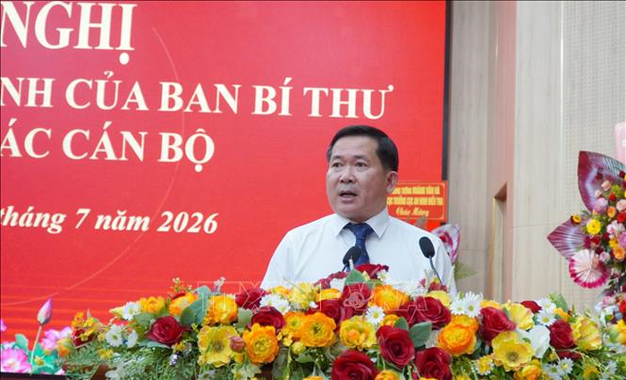 Tân Phó bí thư Tỉnh ủy An Giang, Bí thư Đảng ủy đặc khu Phú Quốc Đinh Văn Nơi phát biểu nhận nhiệm vụ. 
