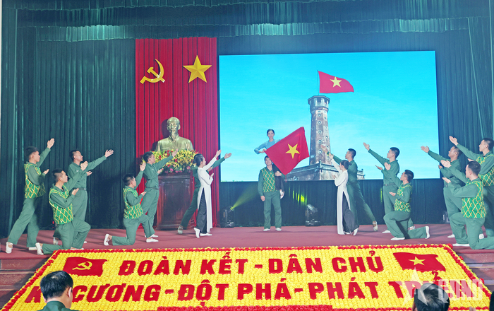 Phần thi năng khiếu xuất sắc của Lữ đoàn 5.