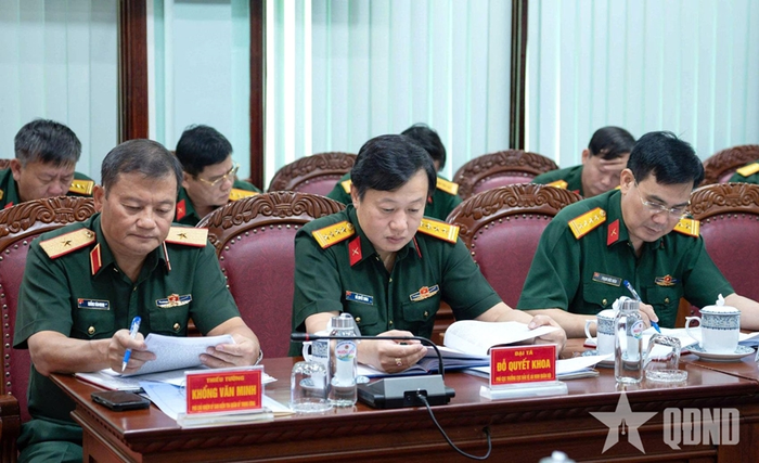 Thiếu tướng Khổng Văn Minh, Phó chủ nhiệm Ủy ban Kiểm tra Quân ủy Trung ương; Đại tá Đỗ Quyết Khoa, Phó cục trưởng Cục Bảo vệ an ninh Quân đội và các thành viên đoàn công tác dự hội nghị.
