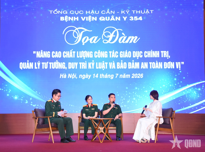 Các đại biểu thảo luận, trao đổi tại tọa đàm. 