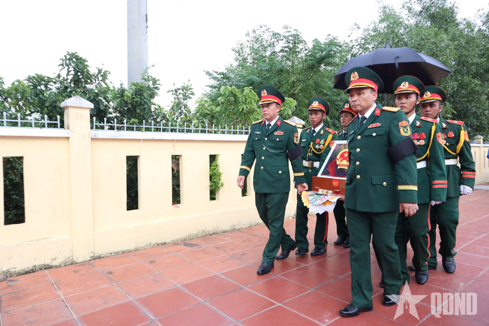  Lễ truy điệu, an táng hài cốt liệt sĩ được tổ chức rất trang trọng, chu đáo.