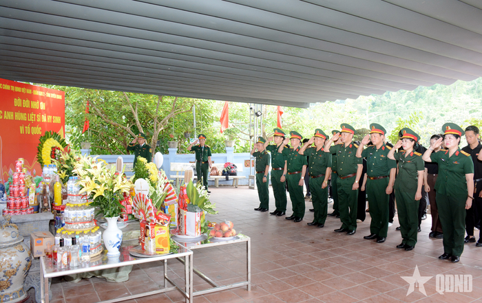 Trước khi diễn ra chương trình, Ban tổ chức các hoạt động kỷ niệm 79 năm Ngày Thương binh - Liệt sĩ tại tỉnh Tuyên Quang đã đến dâng hoa, dâng hương tại Đền thờ các anh hùng liệt sĩ Mặt trận Vị Xuyên, nằm trên điểm cao 468 (thôn Nặm Ngặt, xã Thanh Thủy) và Đền thờ Liệt sĩ tại Nghĩa trang Liệt sĩ quốc gia Vị Xuyên.