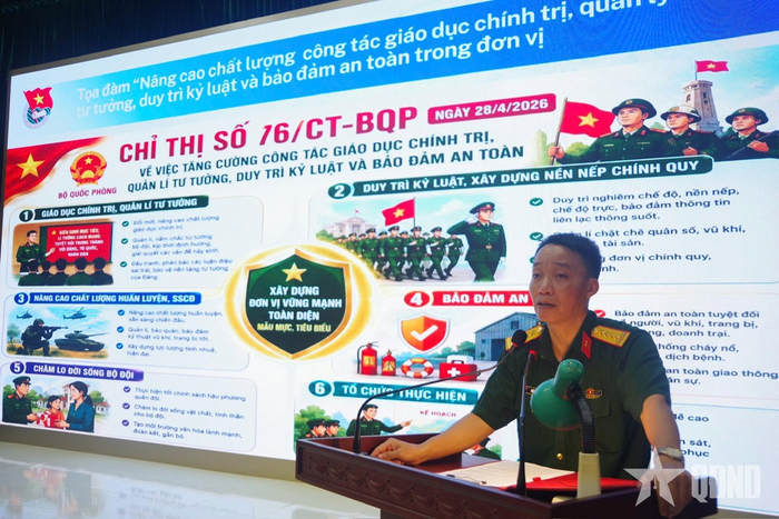 Đại tá Trần Viết Thương, Bí thư Đảng ủy, Chính trị viên Kho K812 phát biểu tại tọa đàm.