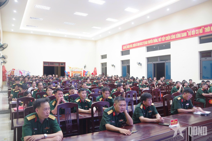 Các đại biểu dự buổi tọa đàm.
