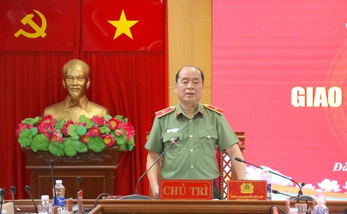 Thiếu tướng Nguyễn Hữu Hợp phát biểu kết luận Hội nghị