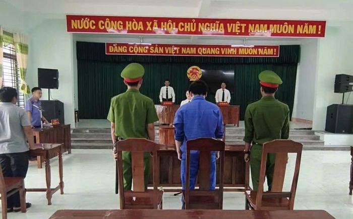 Phiên tòa xét xử bị cáo Cao Văn T.