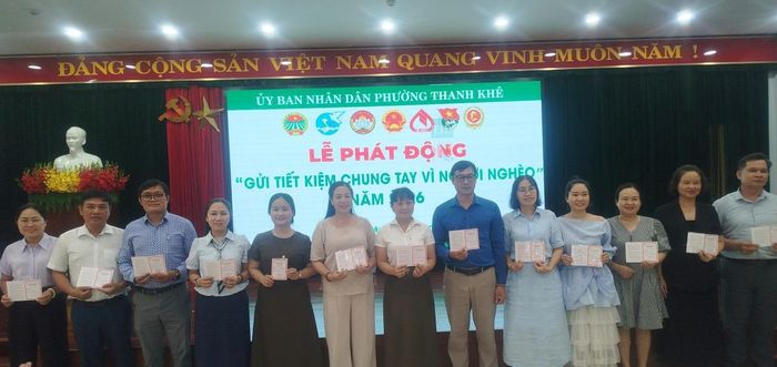 Khối các trường học tham gia gửi tiết kiệm tại lễ phát động.