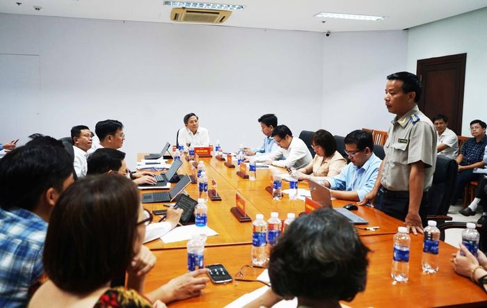 Đại diện Cơ quan thi hành án TP Đà Nẵng tham gia ý kiến tại buổi tiếp dân.
