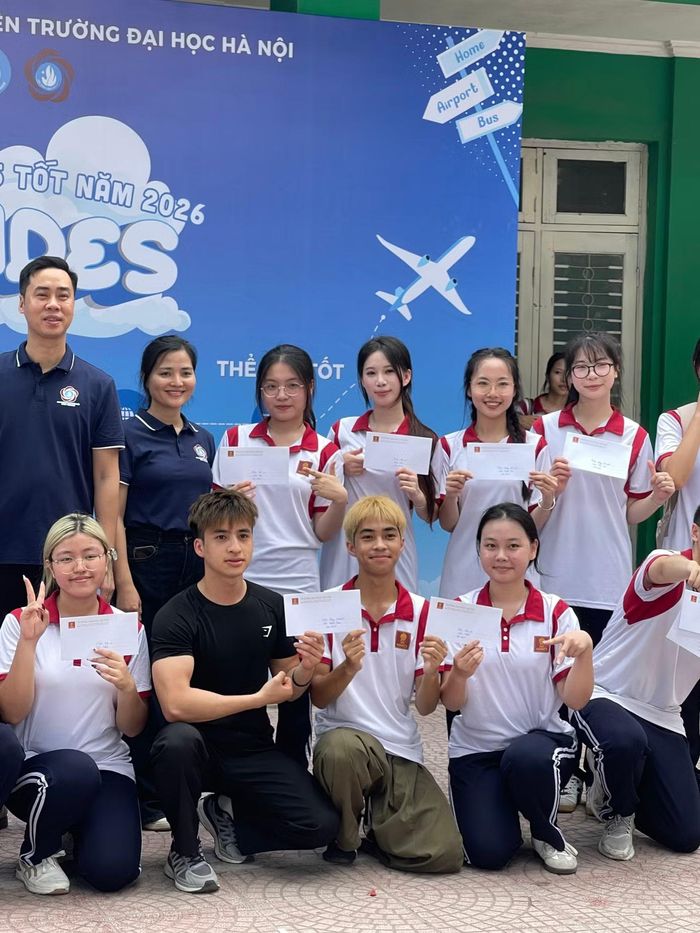 Hiếu đoạt giải Nhất cuộc thi TDTT trong tuần lễ "Sinh viên 5 tốt" của Trường Đại học Hà Nội.
