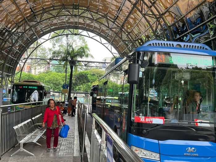  Hành khách nên hợp tác hỗ trợ cung cấp thông tin, tạo điều kiện cho cơ quan quản lý cải thiện dịch vụ xe buýt. ẢNH:QUỐC HÙNG 