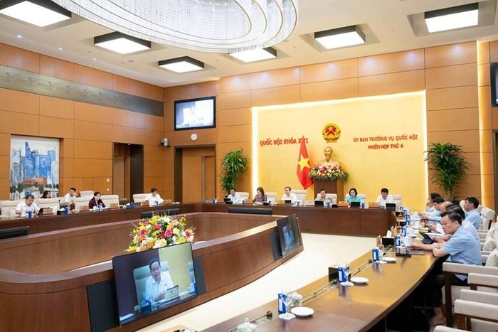 Quang cảnh phiên họp. Ảnh: CẨM HÀ