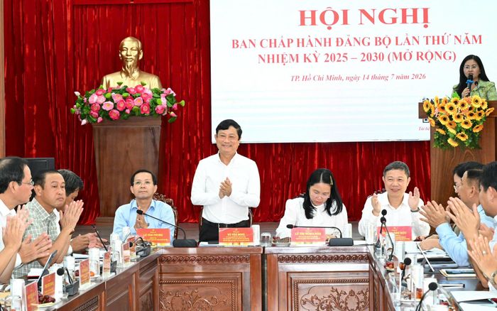 Đồng chí Võ Văn Minh và các đại biểu dự hội nghị. Ảnh: VIỆT DŨNG