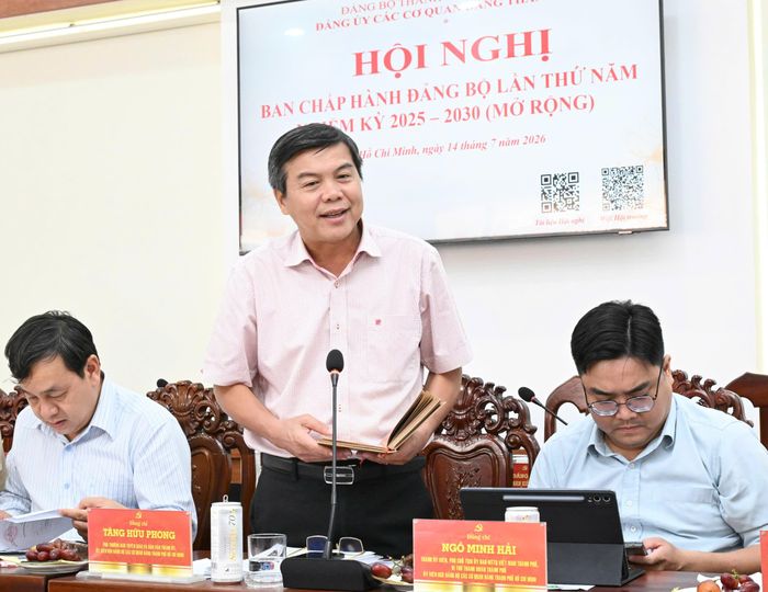 Phó Trưởng Ban Tuyên giáo và Dân vận Thành ủy TPHCM Tăng Hữu Phong nêu ý kiến. Ảnh: VIỆT DŨNG
