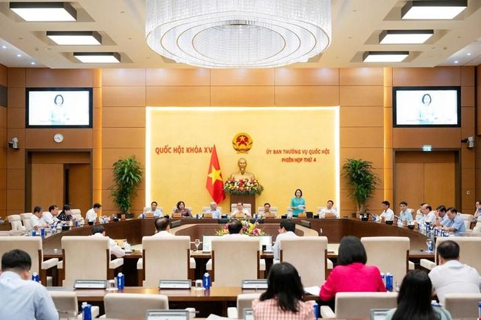  Quang cảnh phiên họp. Ảnh: CẨM HÀ 
