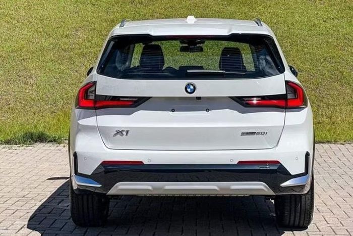 Nếu chính thức mở bán trong thời gian tới, BMW X1 sẽ bổ sung thêm lựa chọn ở phân khúc SUV hạng sang cỡ nhỏ tại Việt Nam, cạnh tranh với Audi Q3 và một số đối thủ cùng phân khúc.